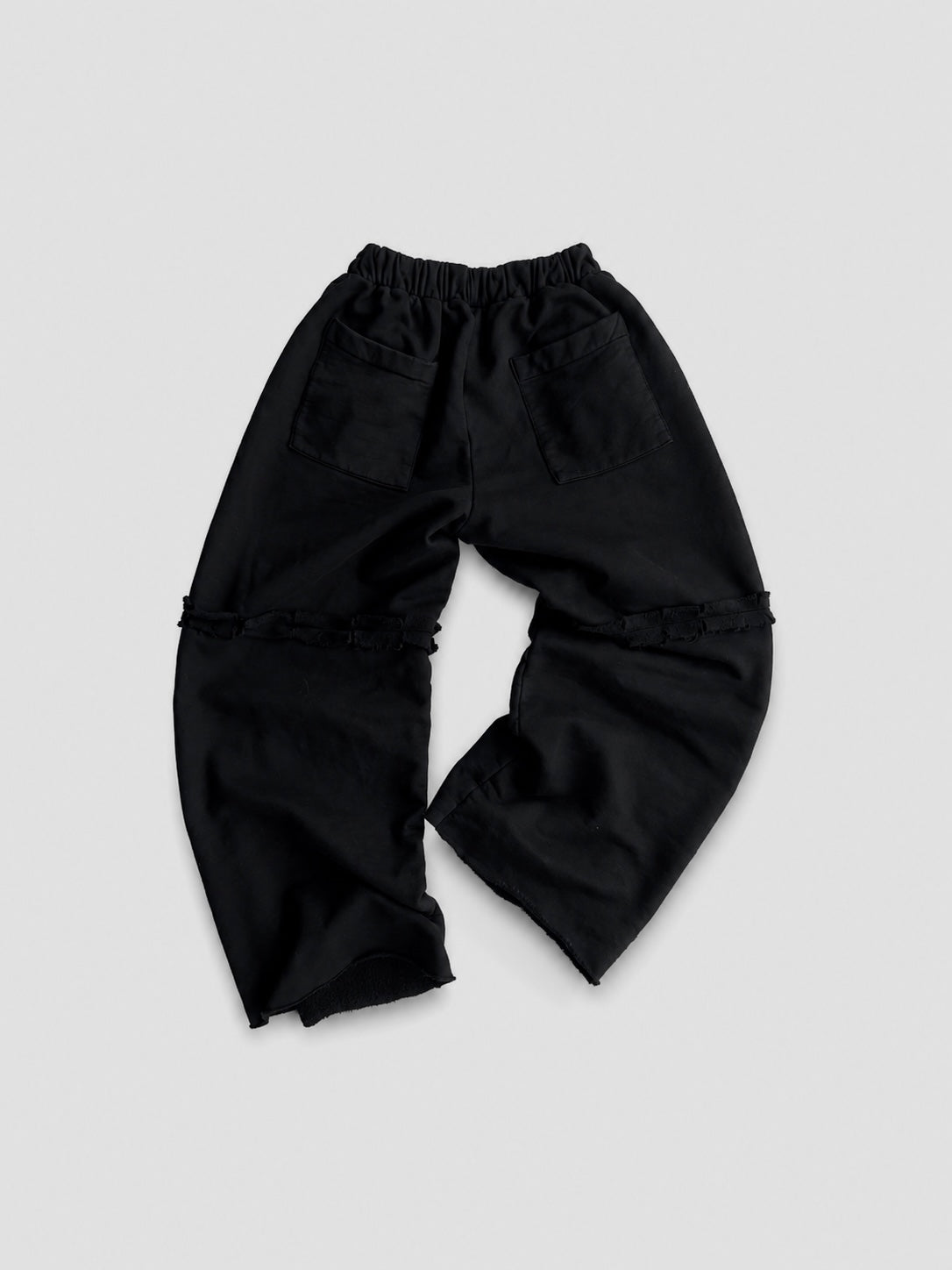 SWEATPANT NEGRO TODAVÍA AQUÍ