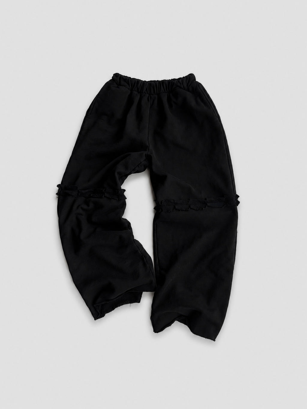 SWEATPANT NEGRO TODAVÍA AQUÍ