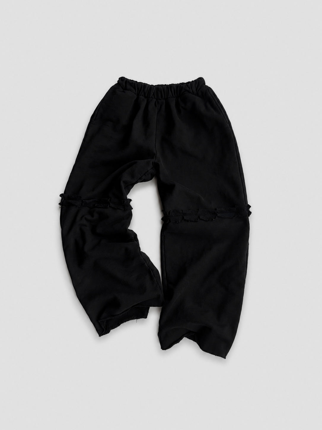 SWEATPANT NEGRO TODAVÍA AQUÍ